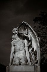 el beso de la muerte por MCSimon, en Flickr